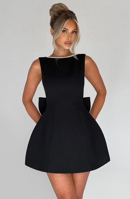 Tania | Vestido mini para mujer sin mangas con perlas y corte A