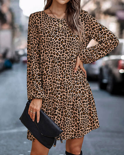 María | Vestido con estampado de leopardo y manga larga