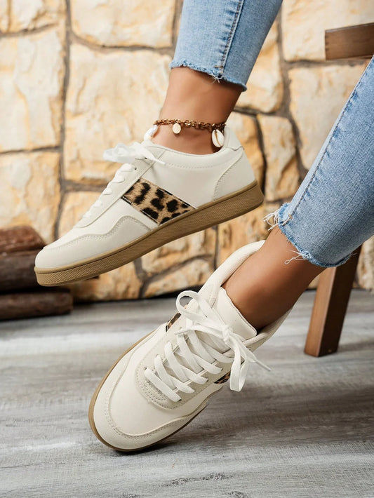 Laura | Zapatillas con estampado de leopardo y cordones