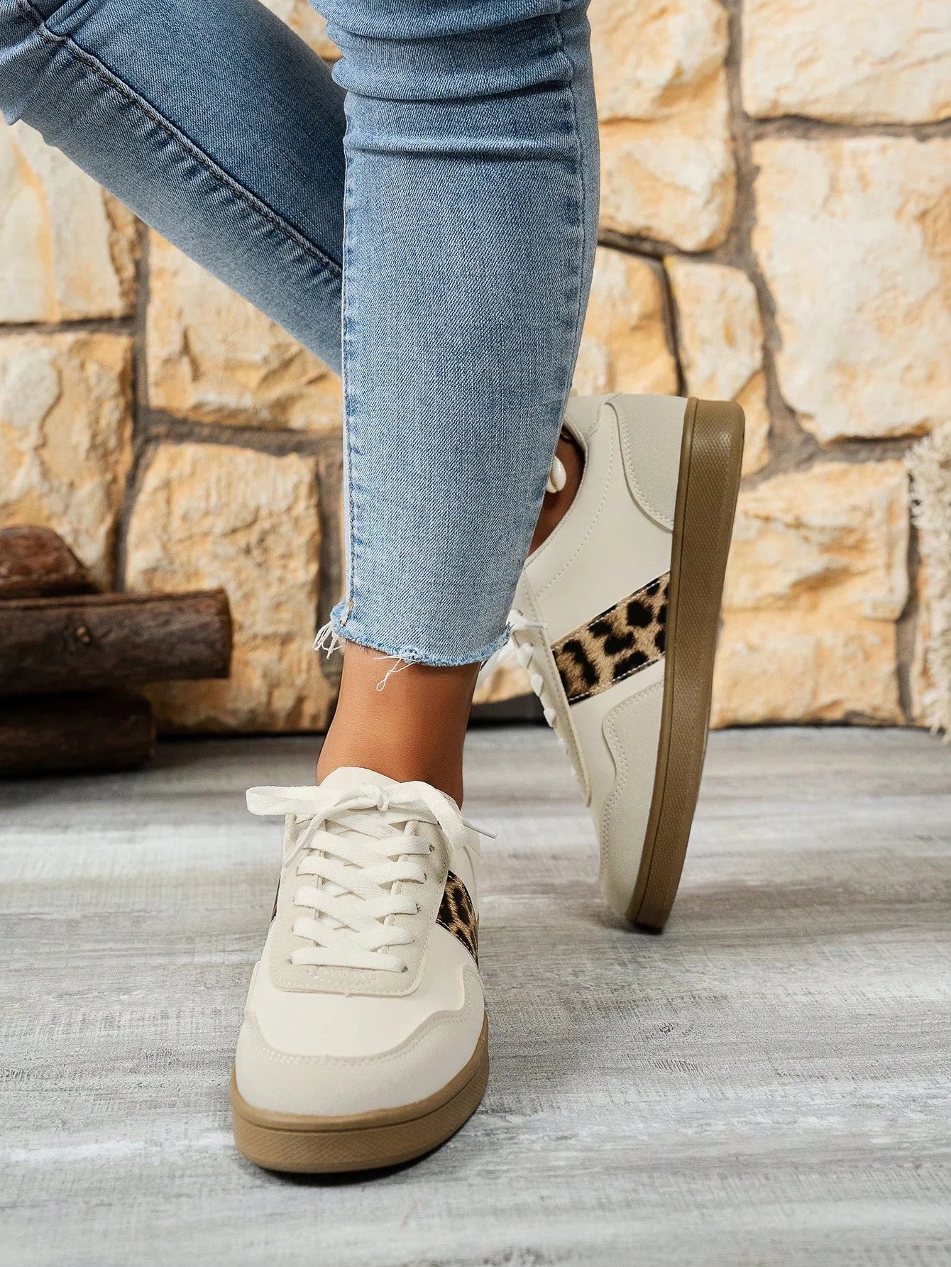 Laura | Sneaker mit Leopardenmuster und Schnürsenkeln