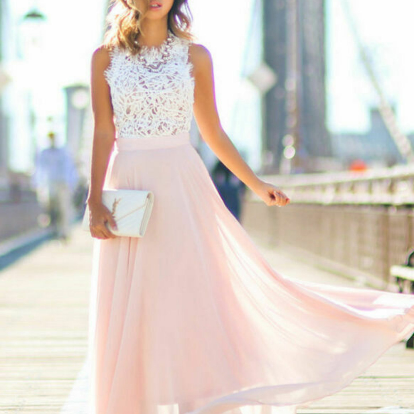 Daniela | Vestido largo con encaje y falda fluida sin mangas