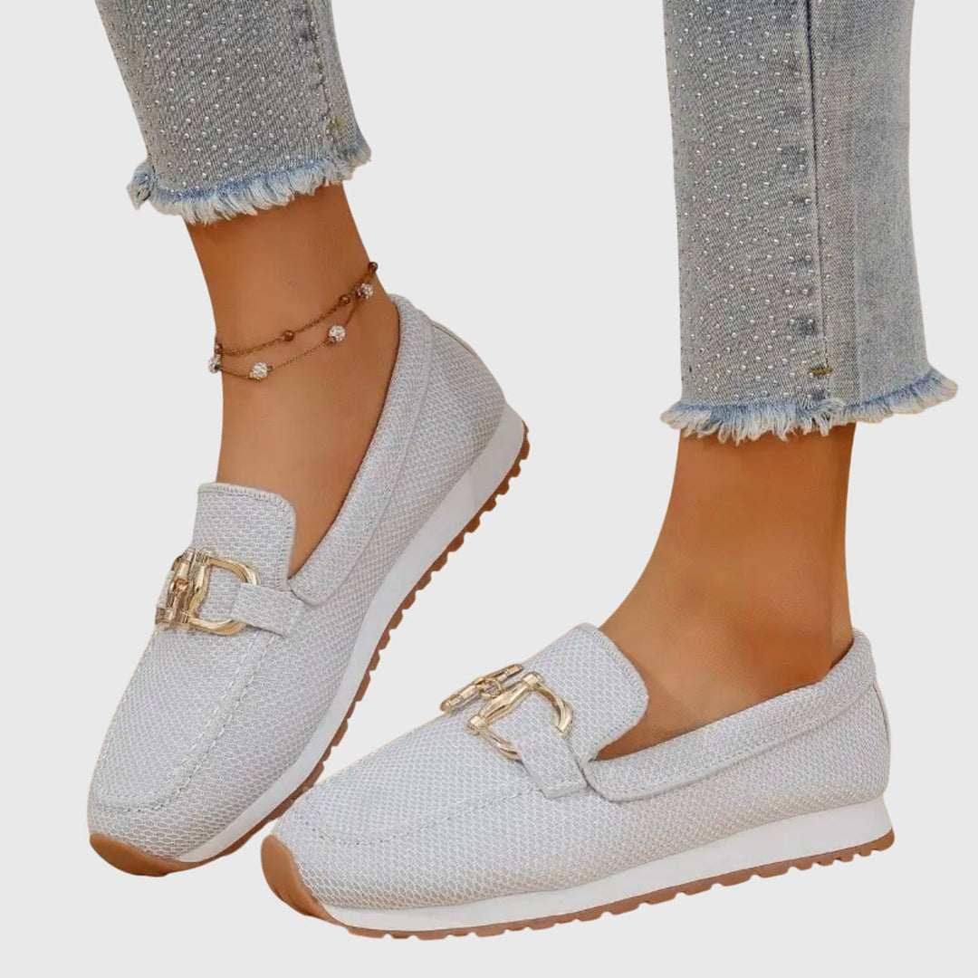 Fabianna | Mocasines para mujer con hebilla y acabado texturizado elegantes | Cómodos