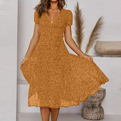 Teodora | Robe midi avec décolleté en V et manches courtes