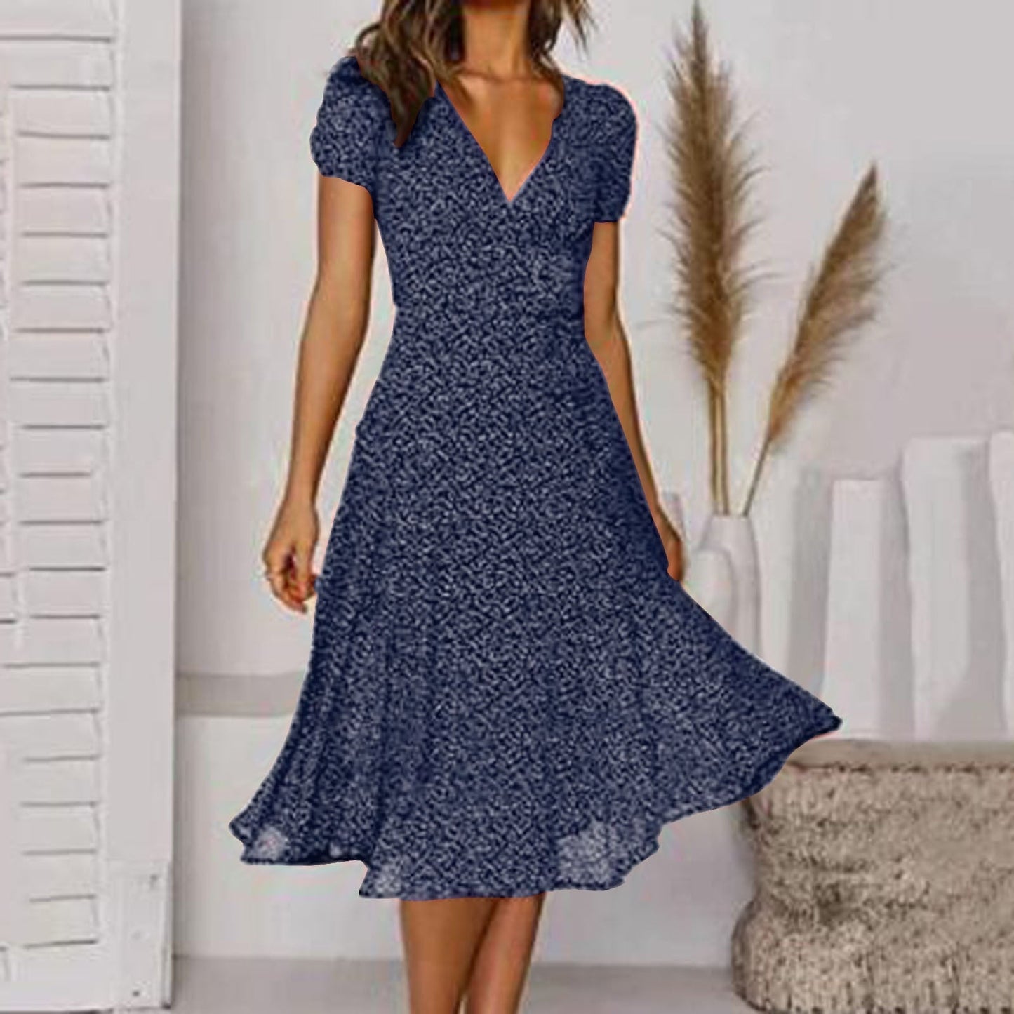 Teodora | Robe midi avec décolleté en V et manches courtes
