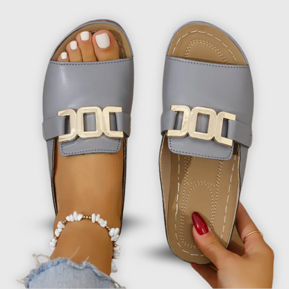 Ángeles | Sandalias sin cordones para mujer con detalle de hebilla
