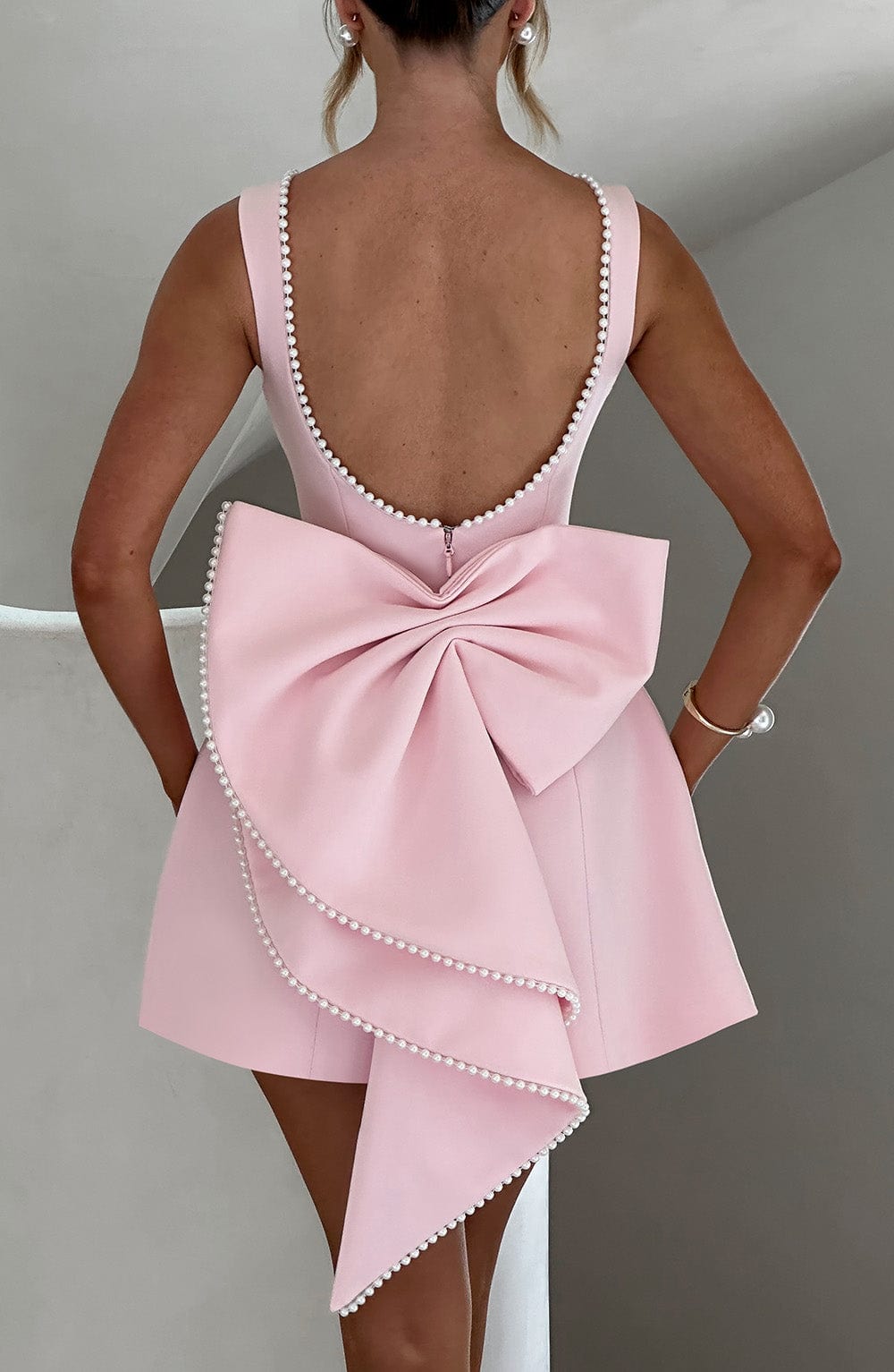 Tania | Vestido mini para mujer sin mangas con perlas y corte A
