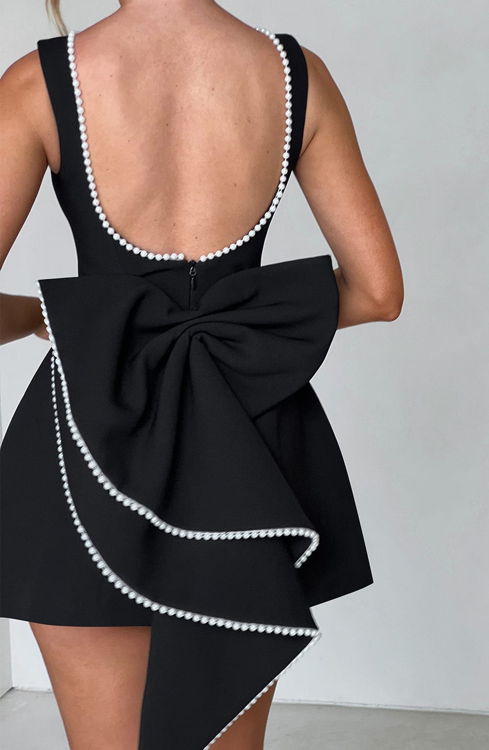 Tania | Vestido mini para mujer sin mangas con perlas y corte A