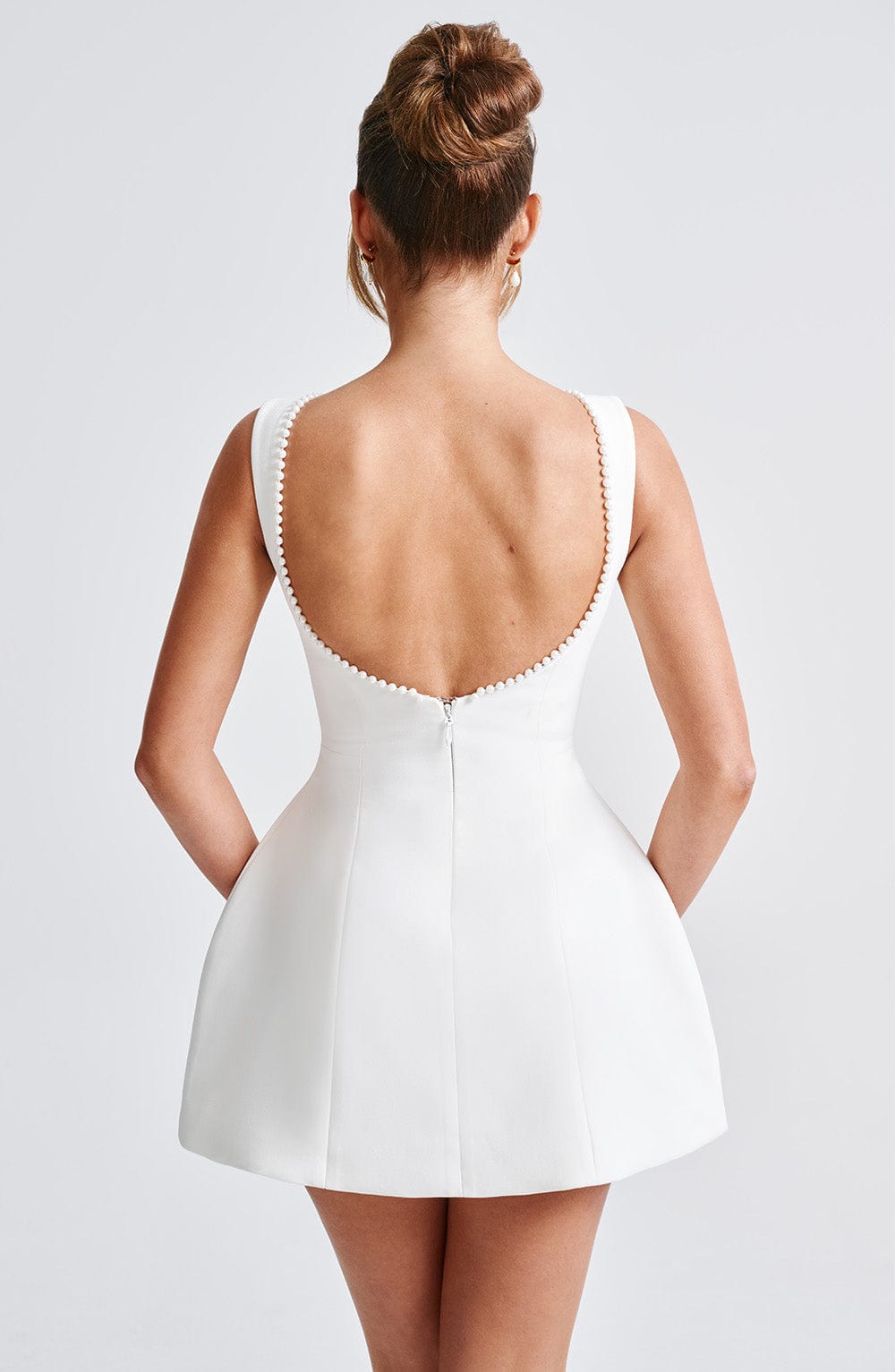Tania | Vestido mini para mujer sin mangas con perlas y corte A
