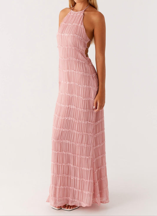 Leticia | Vestido maxi elegante con cuello halter texturizado