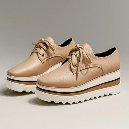 Calvera | Zapatillas para mujer con plataforma y cordones y diseño moderno