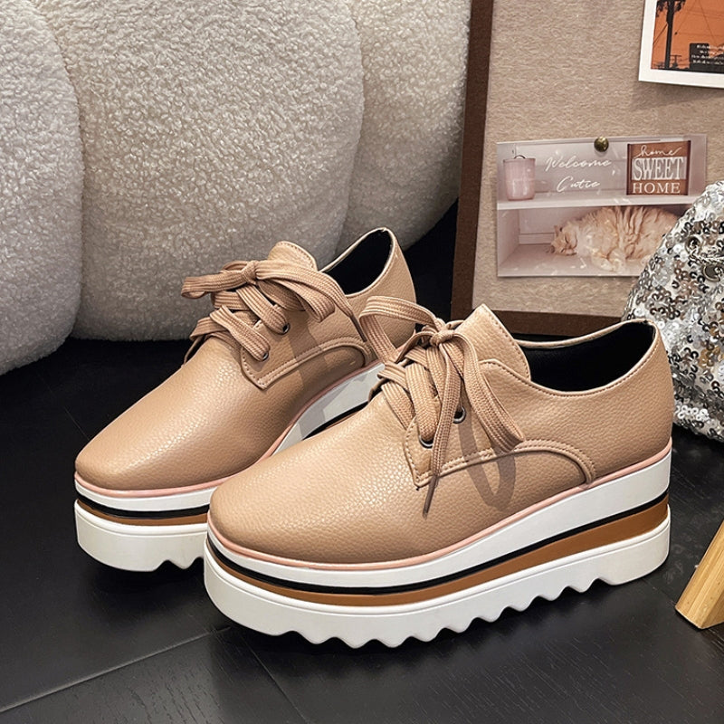 Calvera | Zapatillas para mujer con plataforma y cordones y diseño moderno