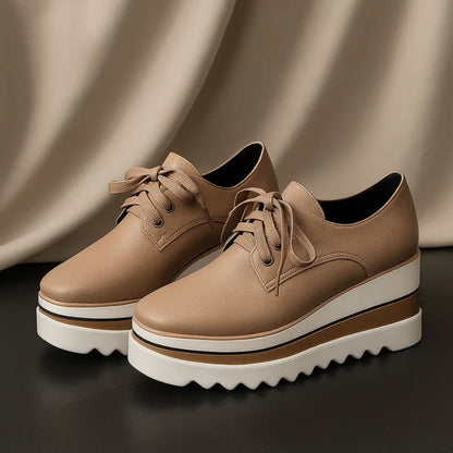 Calvera | Zapatillas para mujer con plataforma y cordones y diseño moderno