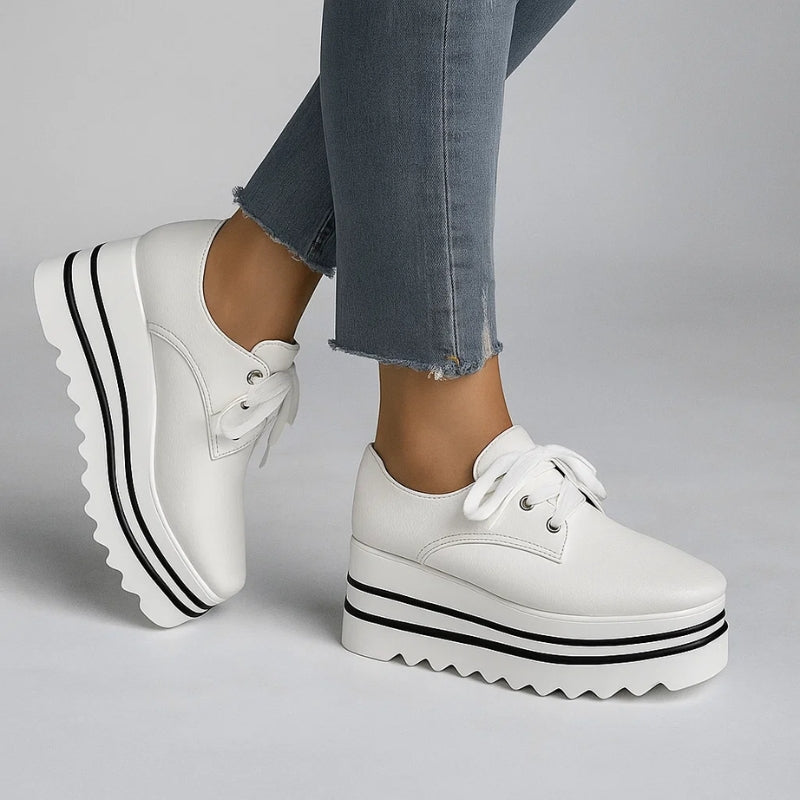 Calvera | Zapatillas para mujer con plataforma y cordones y diseño moderno
