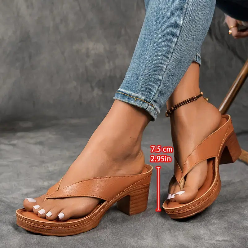 Inés | Sandalias ortopédicas con tacón bajo y tiras abiertas