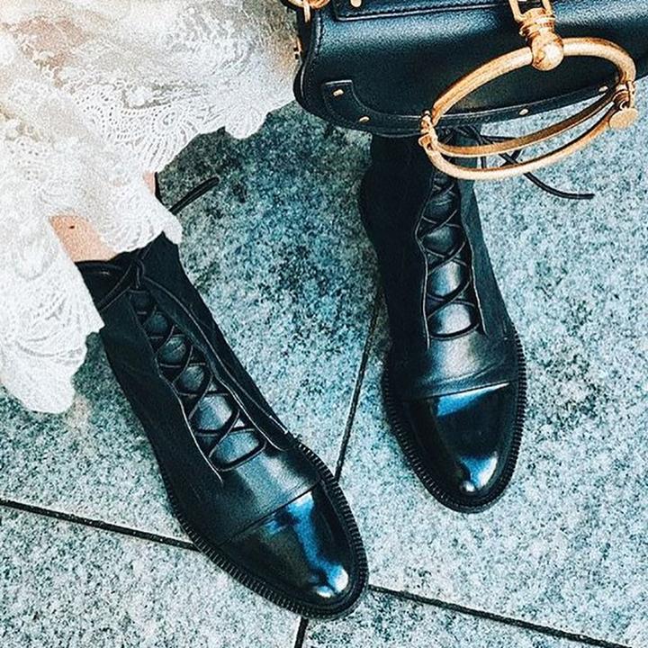 Botines de cuero con cordones