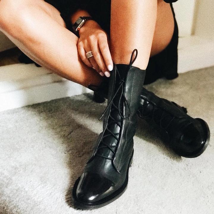 Botines de cuero con cordones