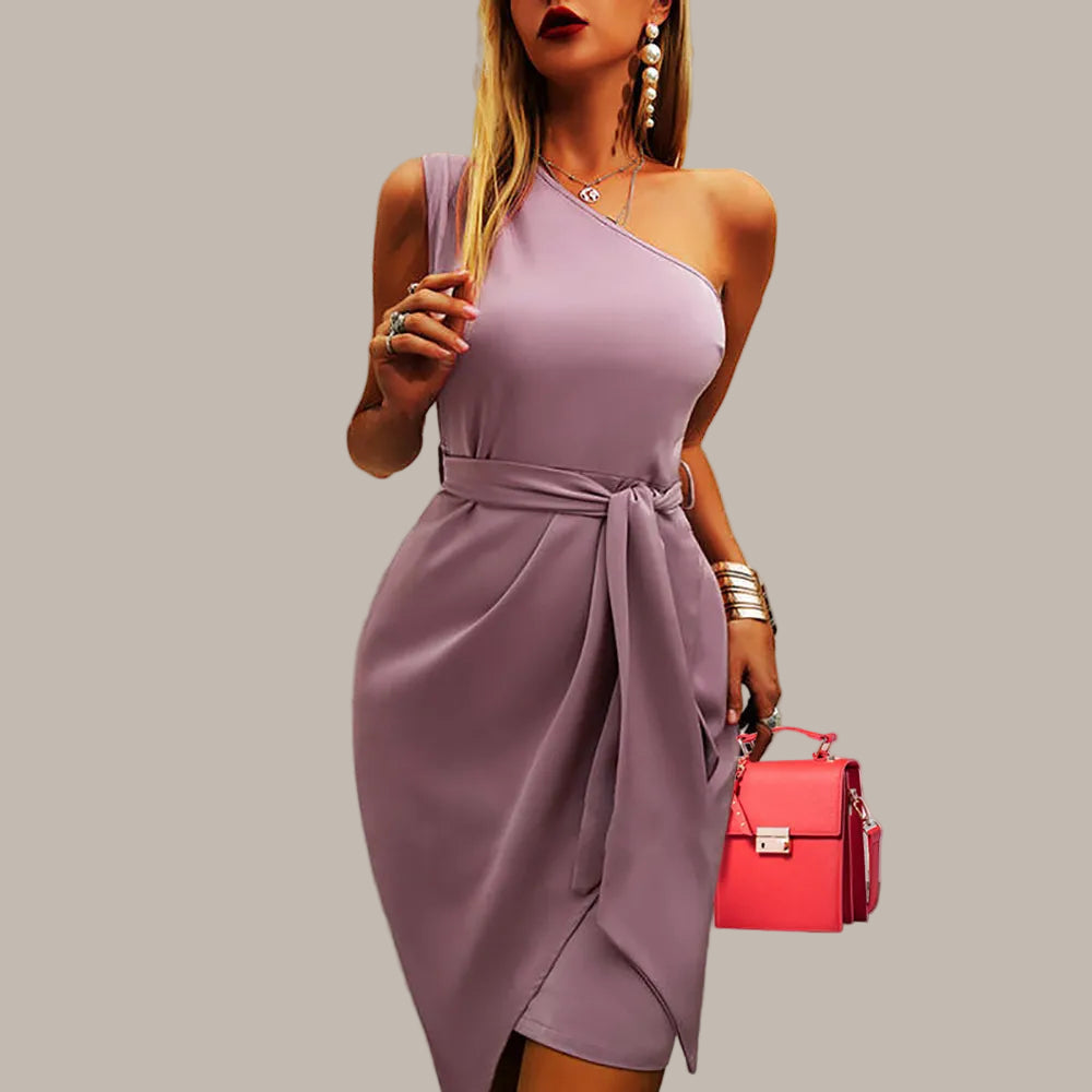 Velena | Midikleid mit einem Schulterfrei und asymmetrischem Design  