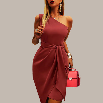 Velena | Midikleid mit einem Schulterfrei und asymmetrischem Design  