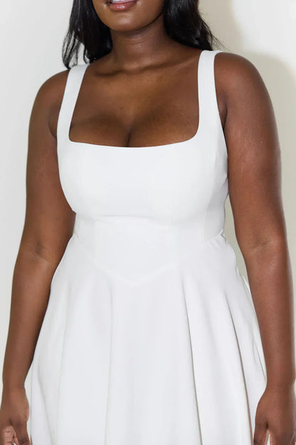 Sergia | Robe midi taille haute avec décolleté carré