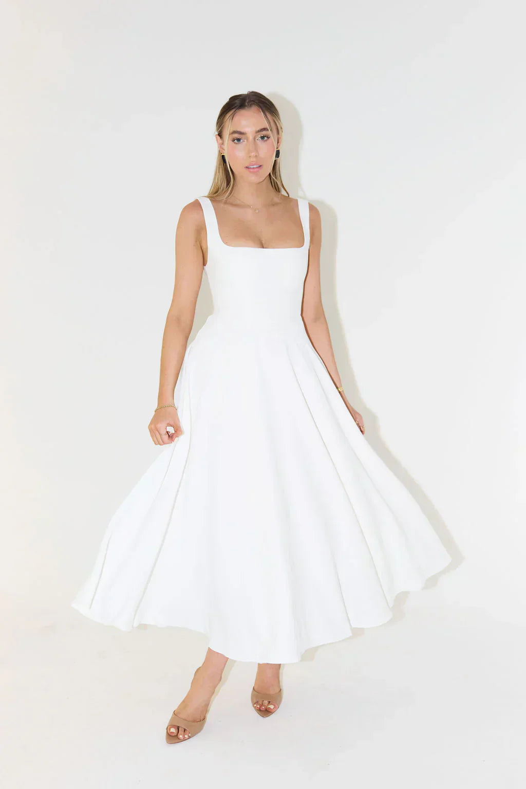 Sergia | Robe midi taille haute avec décolleté carré