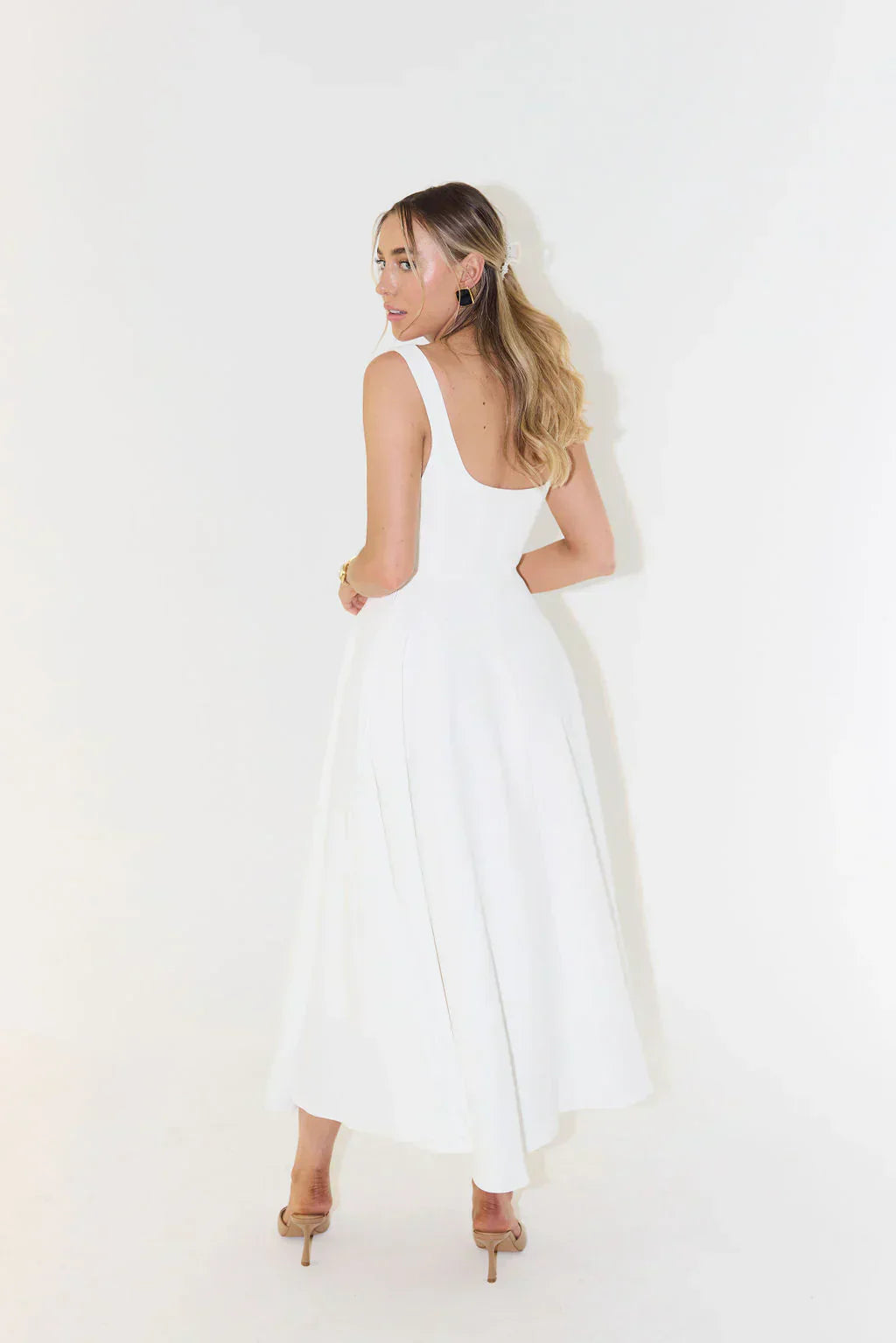 Sergia | Robe midi taille haute avec décolleté carré