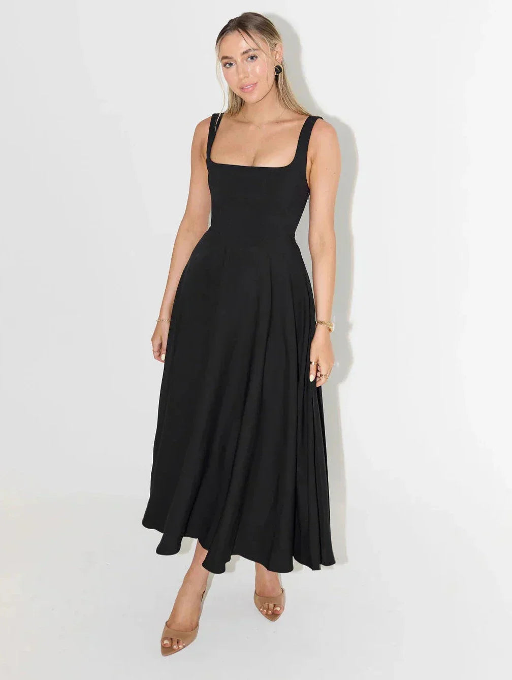 Sergia | Robe midi taille haute avec décolleté carré