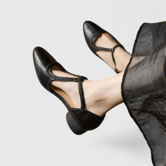 Delia | sandalias planas elegantes con tira en T y diseño cerrado