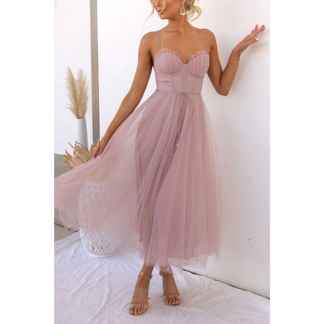 Quelina | Robe longue moderne pour femme à fines bretelles | Stylisée