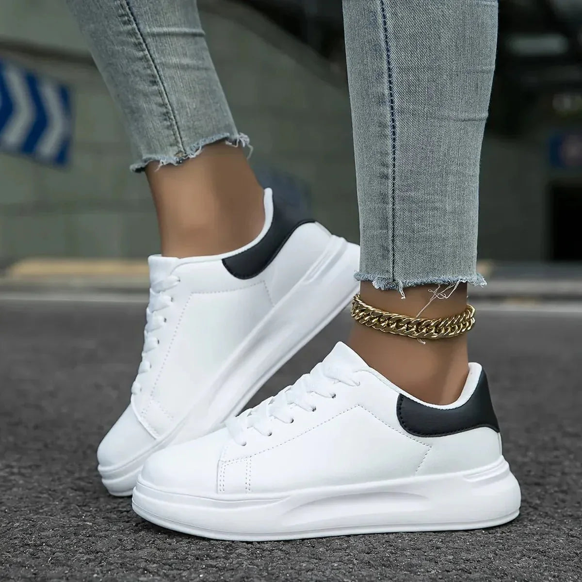 Dorelia | Zapatillas estilo urbano para mujer con diseño limpio y cordones