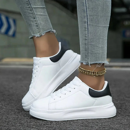 Dorelia | Zapatillas estilo urbano para mujer con diseño limpio y cordones