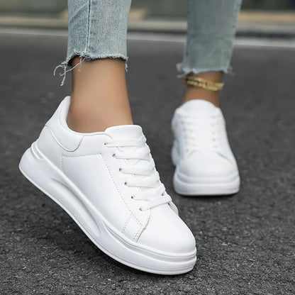 Dorelia | Zapatillas estilo urbano para mujer con diseño limpio y cordones