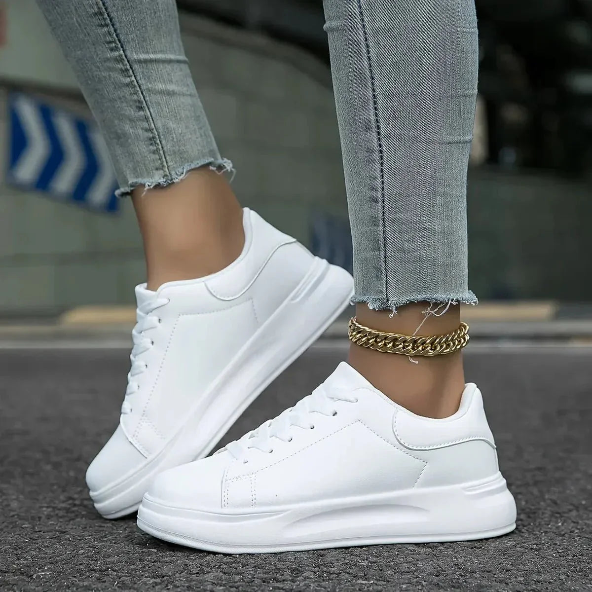 Dorelia | Zapatillas estilo urbano para mujer con diseño limpio y cordones