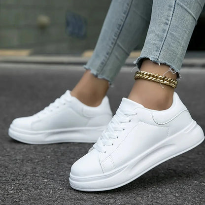 Dorelia | Zapatillas estilo urbano para mujer con diseño limpio y cordones