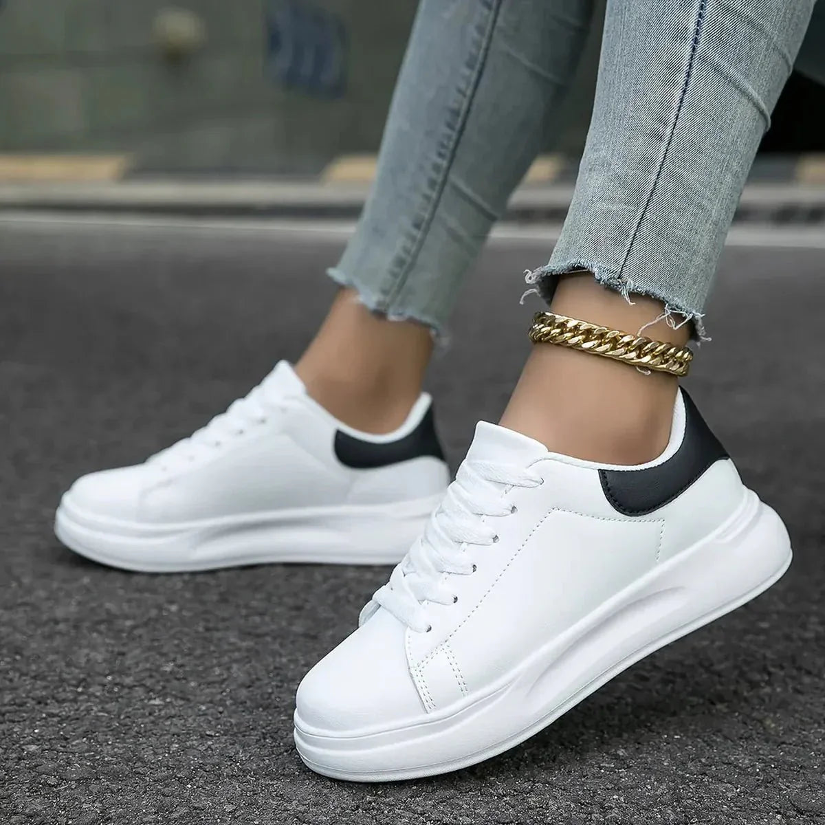 Dorelia | Zapatillas estilo urbano para mujer con diseño limpio y cordones