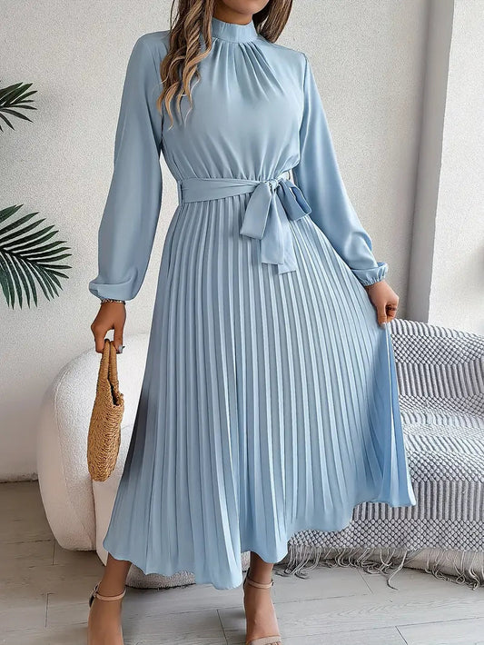 Rhea | Vestido plisado de manga larga con cinturón