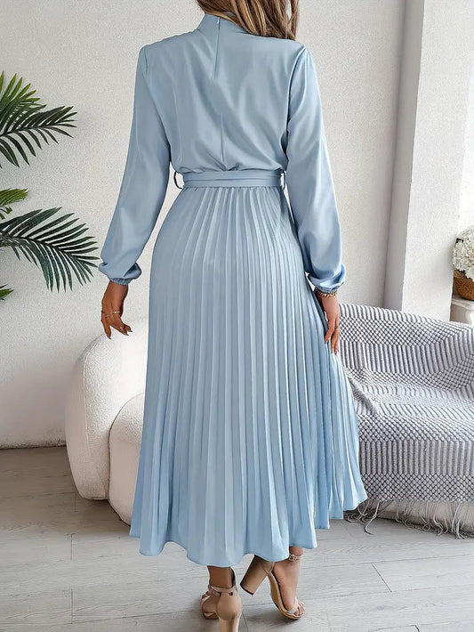 Rhea | Vestido plisado de manga larga con cinturón