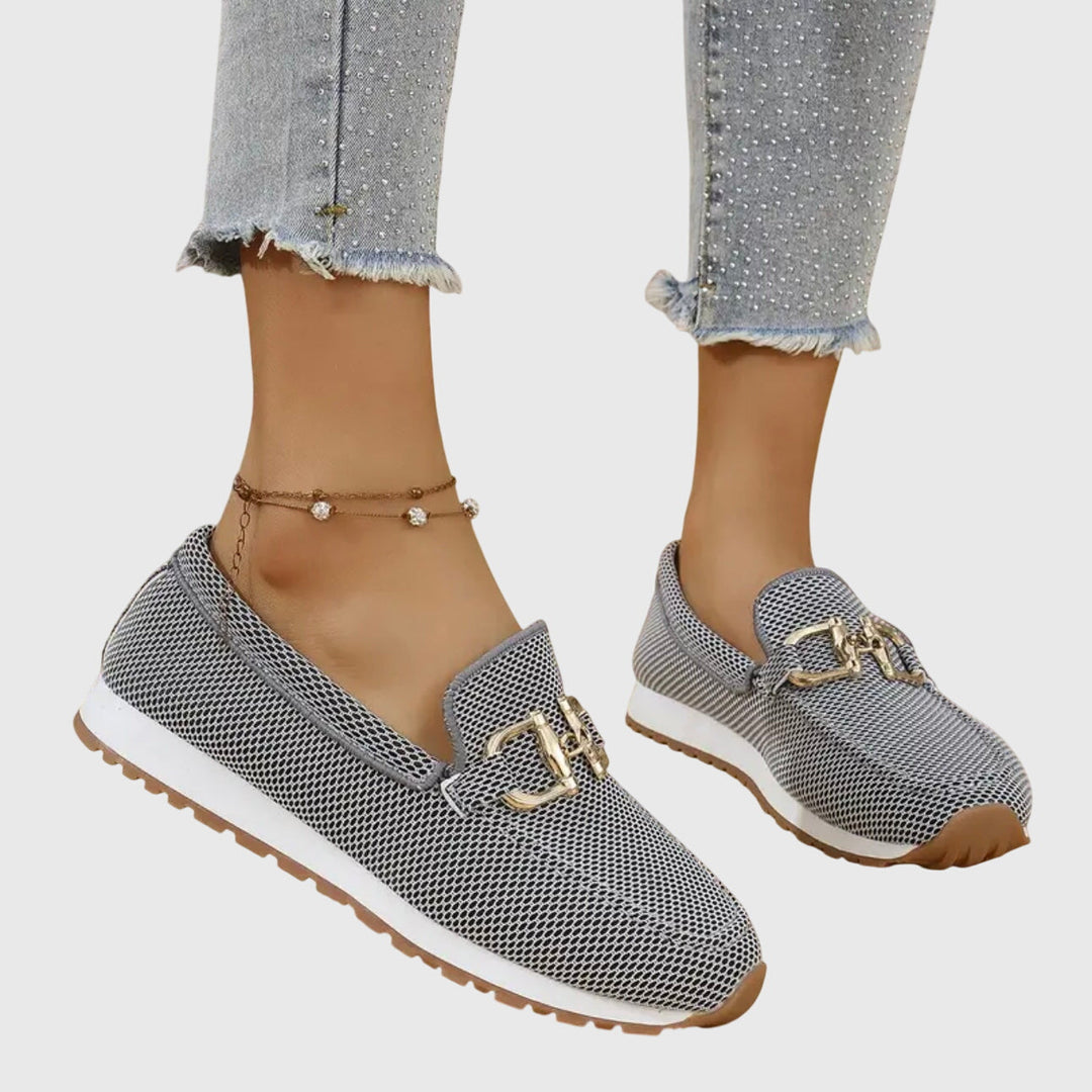 Fabianna | Mocasines para mujer con hebilla y acabado texturizado elegantes | Cómodos