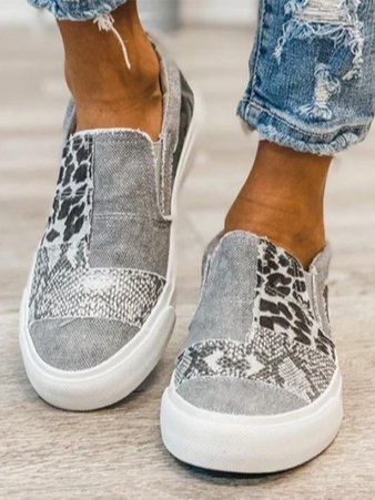 Mariela | Zapatillas sin cordones para mujer con diseño de parches y estampado