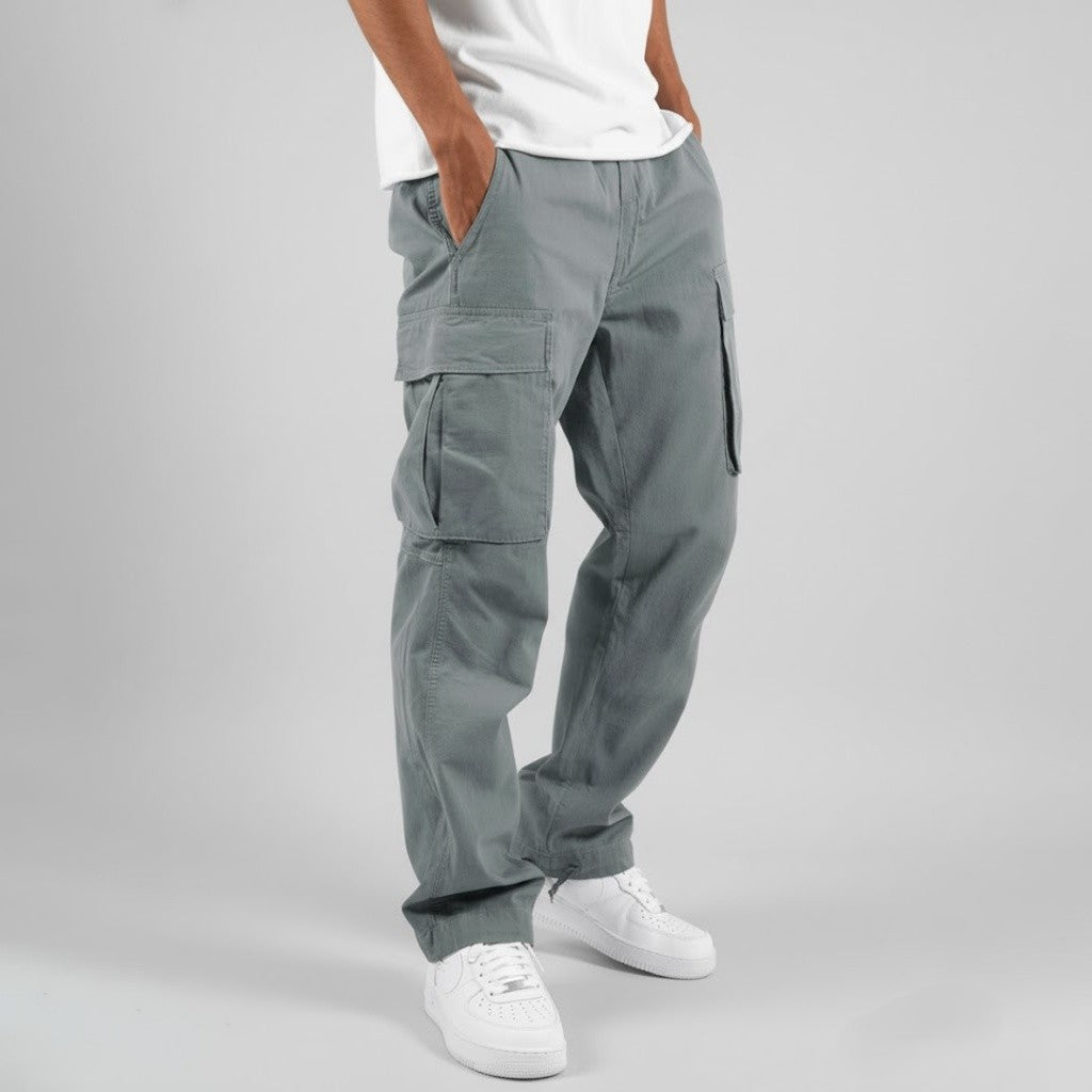 Pantalones cargo de corte relajado con bolsillos laterales