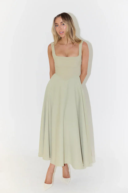 Sergia | Robe midi taille haute avec décolleté carré
