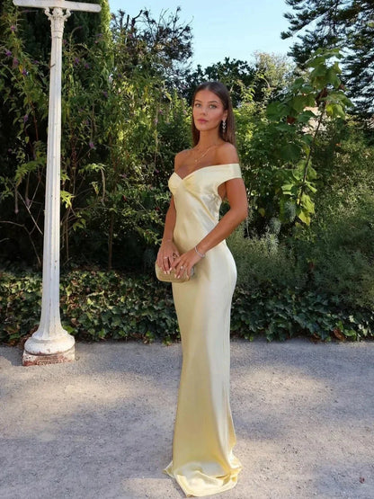 Rosario | Langes Kleid mit schulterfreiem Schnitt und satinierter Oberfläche  