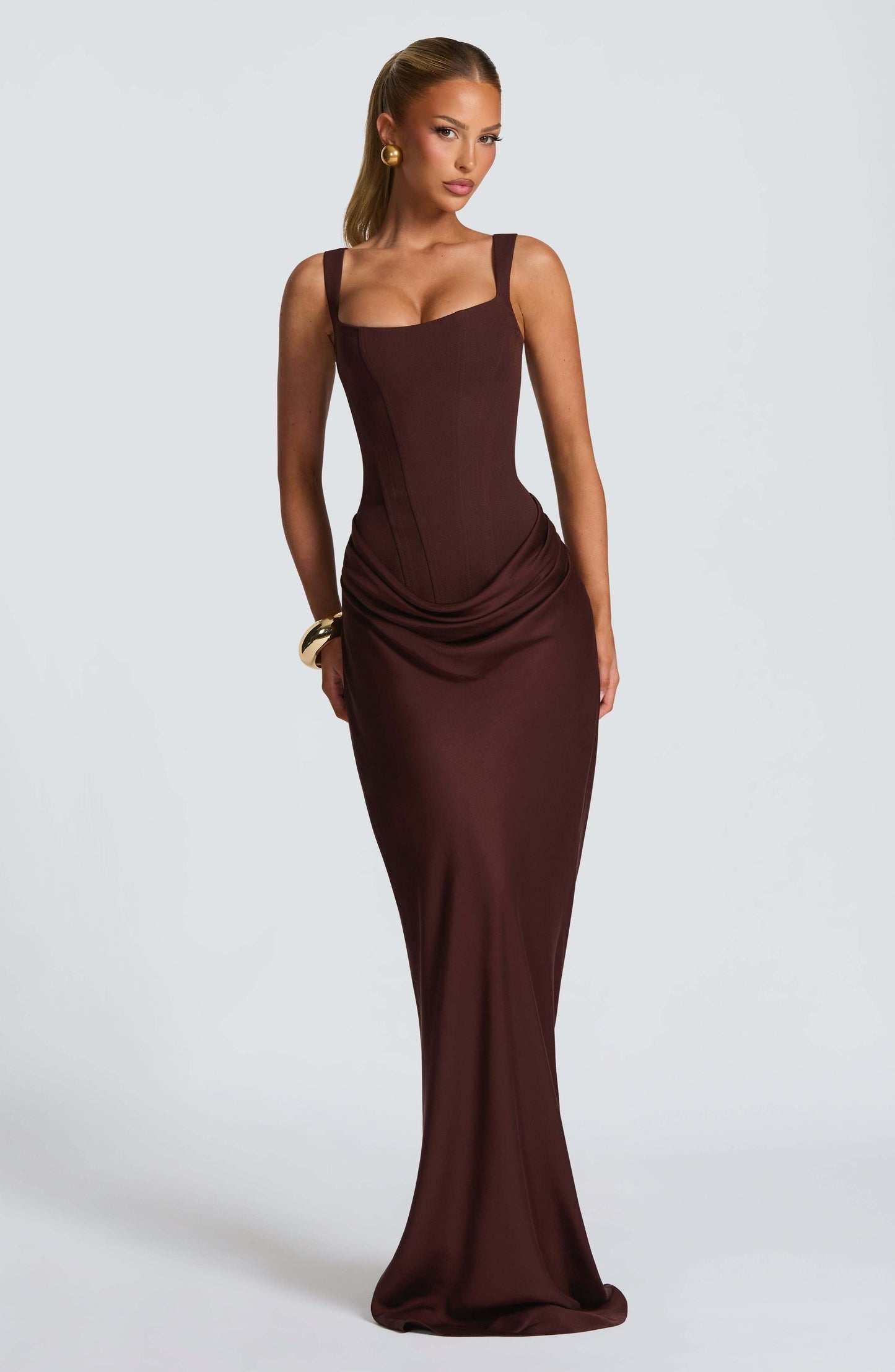 Elira | Vestido maxi para mujer sin mangas y corte ajustado estilo boda