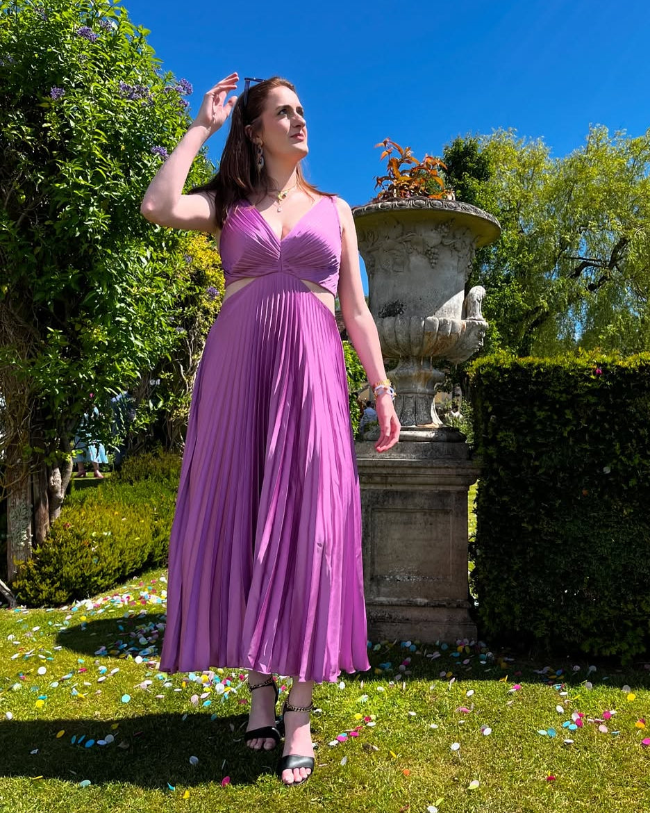 Bibiana | Plissiertes Midikleid für Damen mit V-Ausschnitt und tailliertem Schnitt  