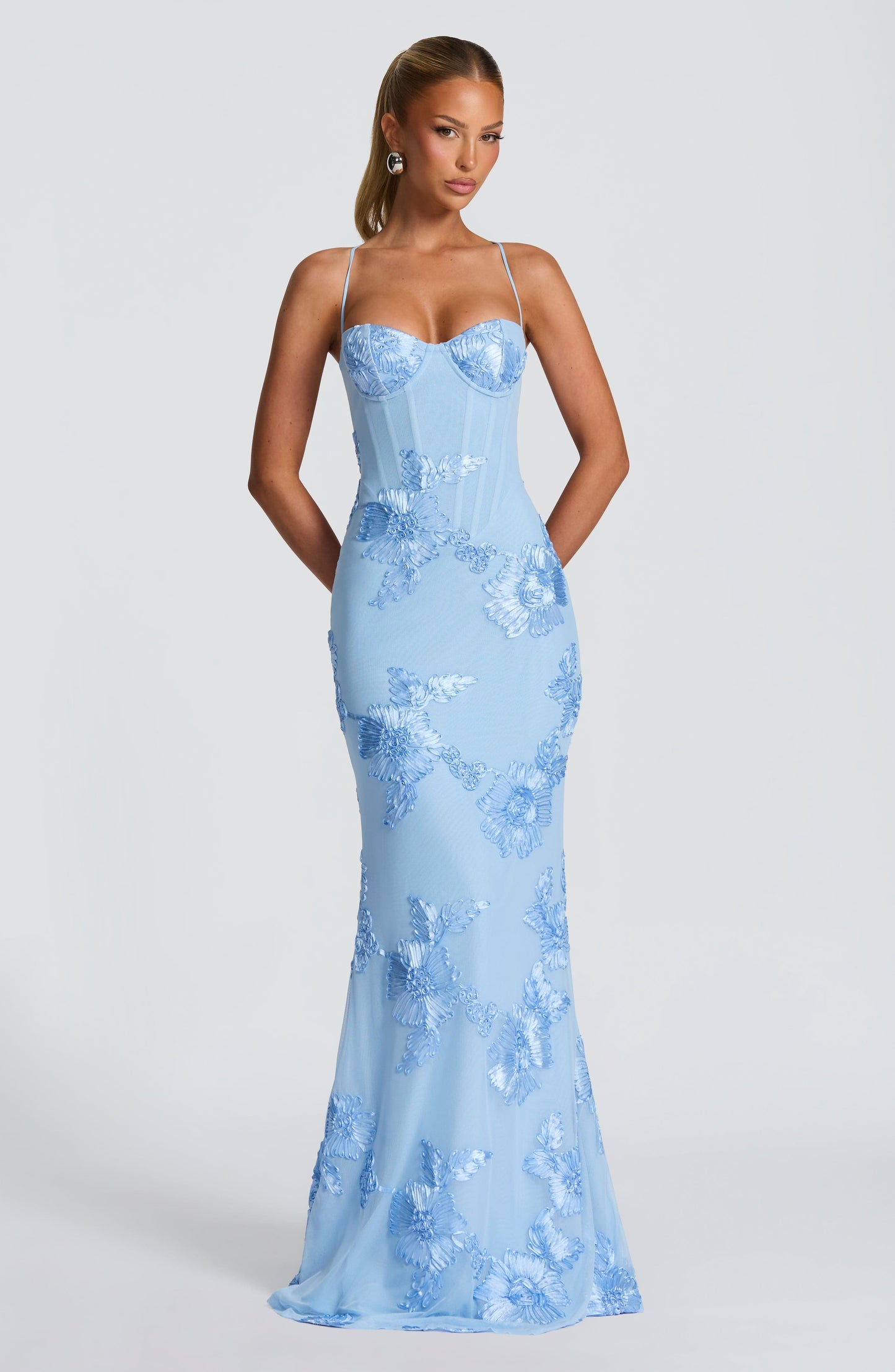 Elora | Vestido maxi para mujer con flores bordadas estilo boda