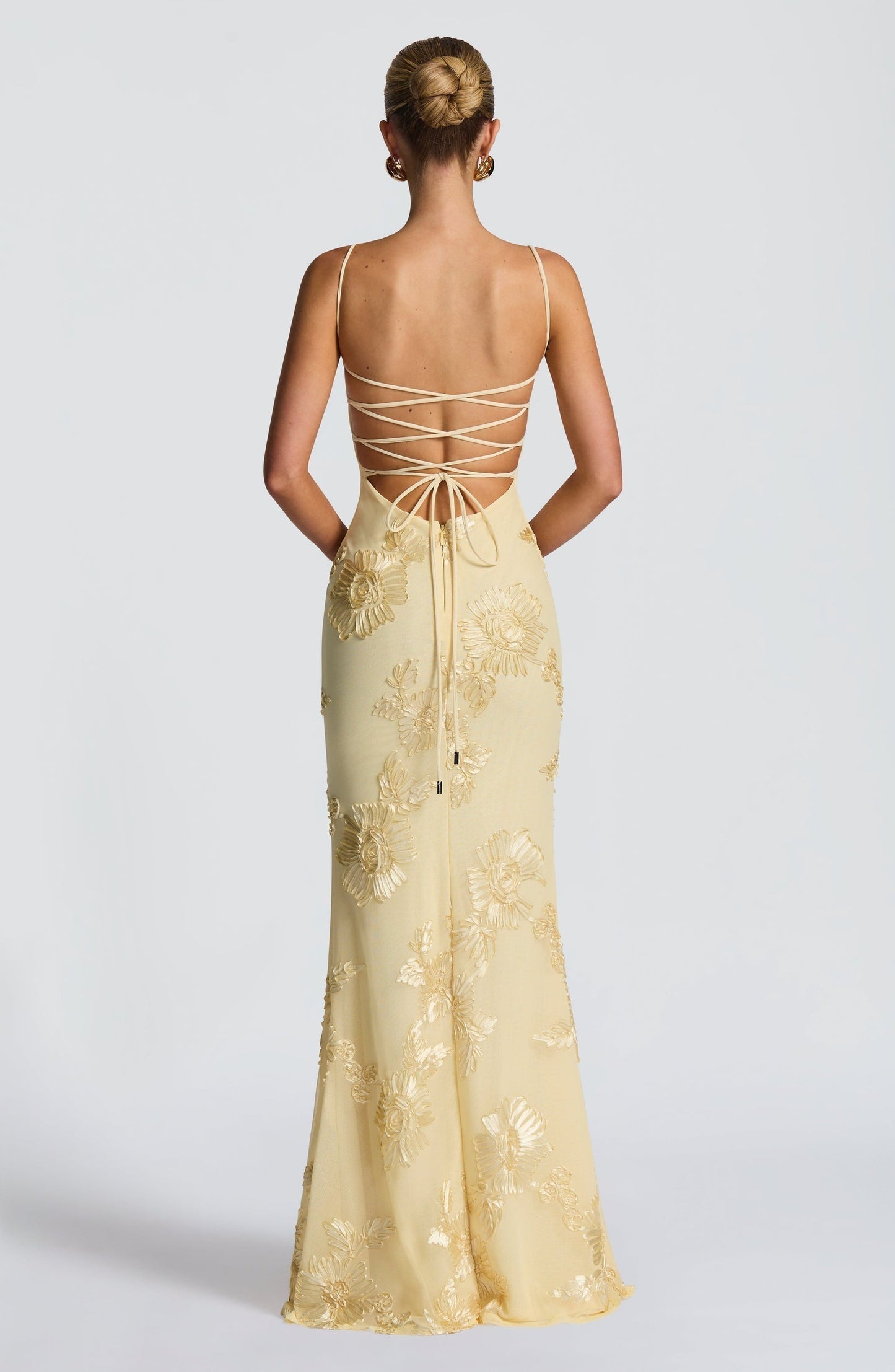Elora | Vestido maxi para mujer con flores bordadas estilo boda
