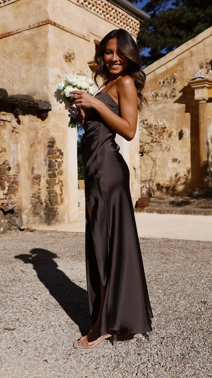 Faresia | Vestido maxi de satén con tirantes finos para mujer de primavera